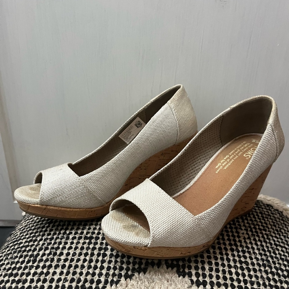 Toms wedges women’s size:6 cream color